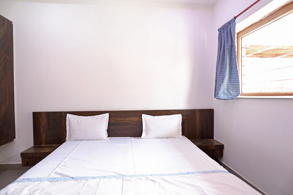 OYO 41886 Hotel Kaustubham, Govardhan, Govardhan