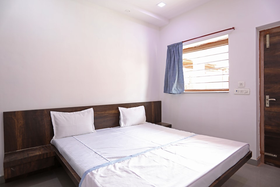 OYO 41886 Hotel Kaustubham, Govardhan, Govardhan