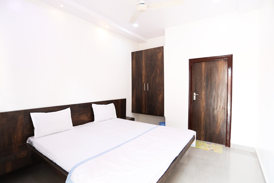OYO 41886 Hotel Kaustubham, Govardhan, Govardhan