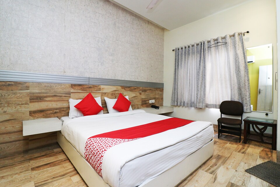 OYO 41911 Hotel White Square, Rampur, Rampur