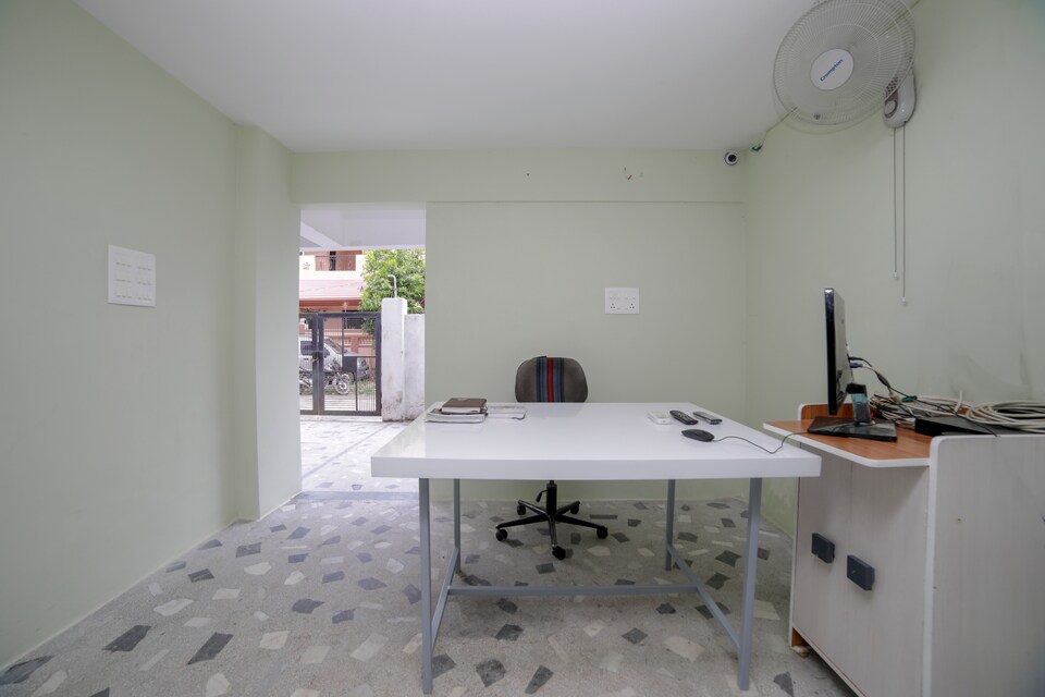 OYO 41940 Ramoti Service Apartment, Dharampeth Nagpur, Nagpur