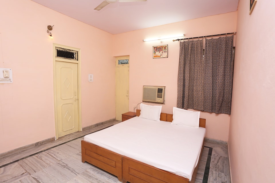 OYO 41945 Tulsi Inn, Prem Mandir Vrindavan, Vrindavan