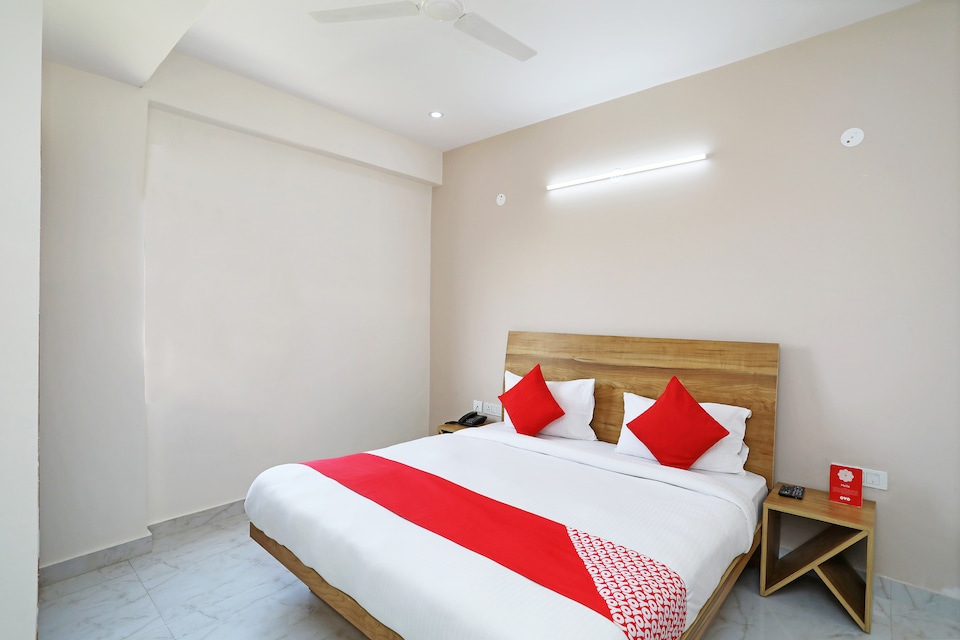 OYO 41950 Gazelle Studios, Golf Course Road, Gurgaon