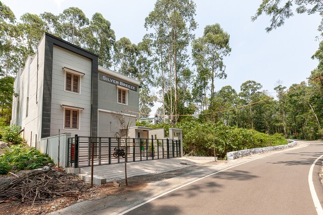 OYO 41979 Residenza Silver Breeze