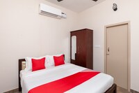 OYO 41979 Residenza Silver Breeze