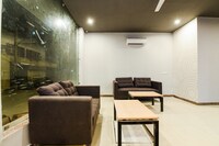 Hotel O by OYO THE FRONT DOORS