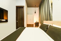 Hotel O by OYO THE FRONT DOORS