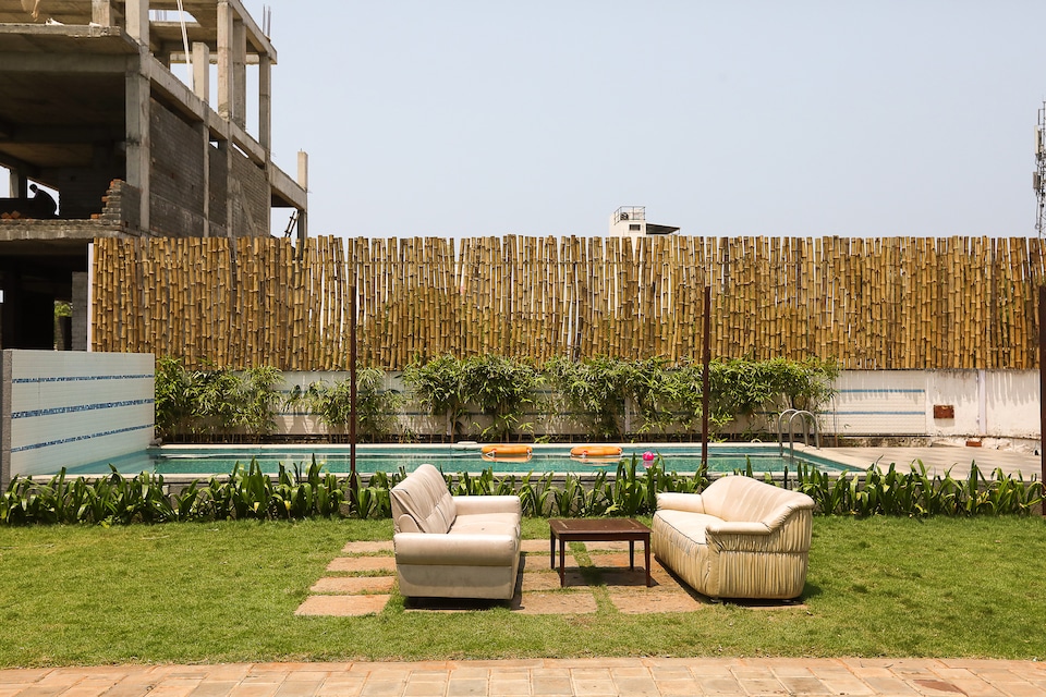 OYO 42045 Nakshatra Enclave, Neelankarai, Chennai