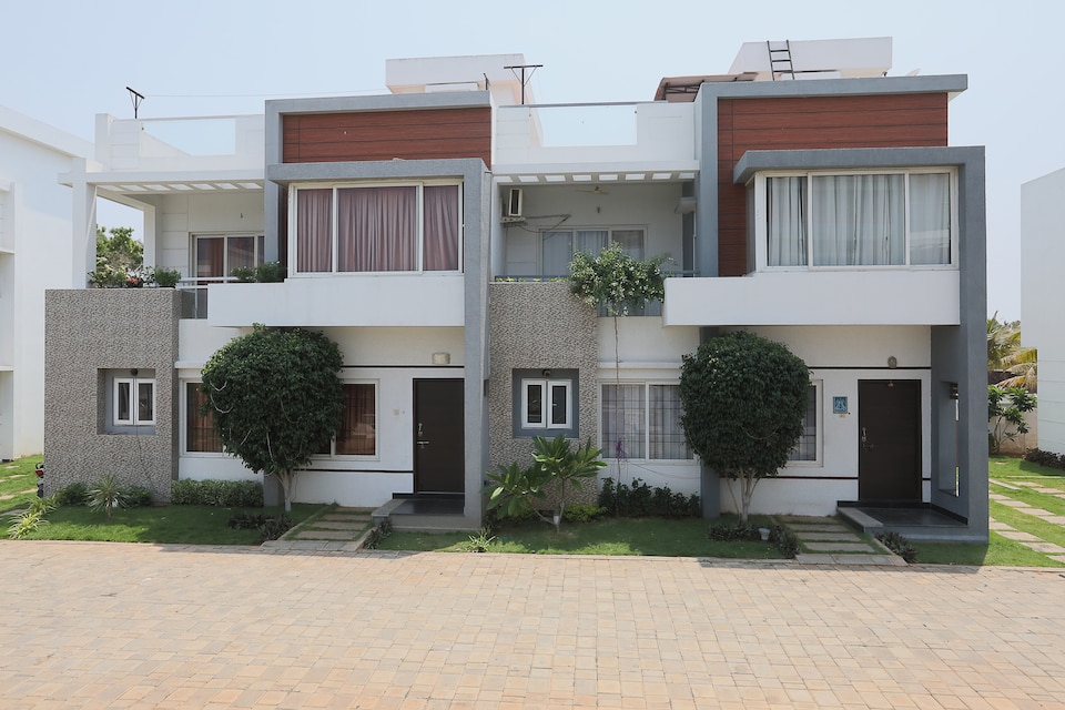 OYO 42045 Nakshatra Enclave, Neelankarai, Chennai