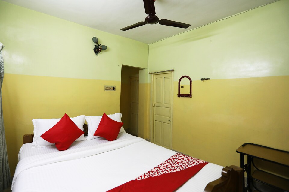 OYO 42056 Jadavpur Guest House, Santoshpur Kolkata, Kolkata