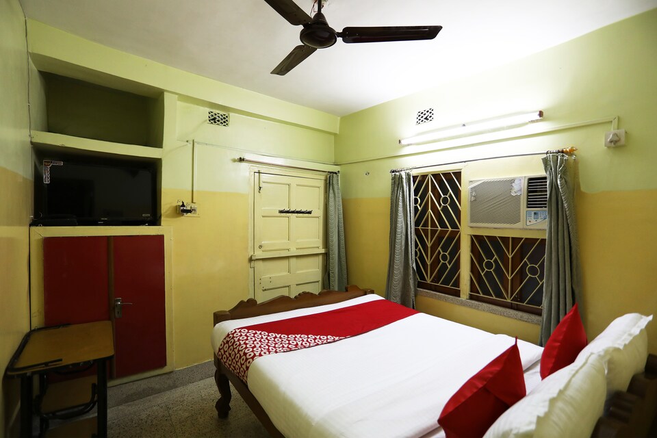 OYO 42056 Jadavpur Guest House, Santoshpur Kolkata, Kolkata