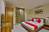 OYO 240 Roshan Gulf Hotel Suites