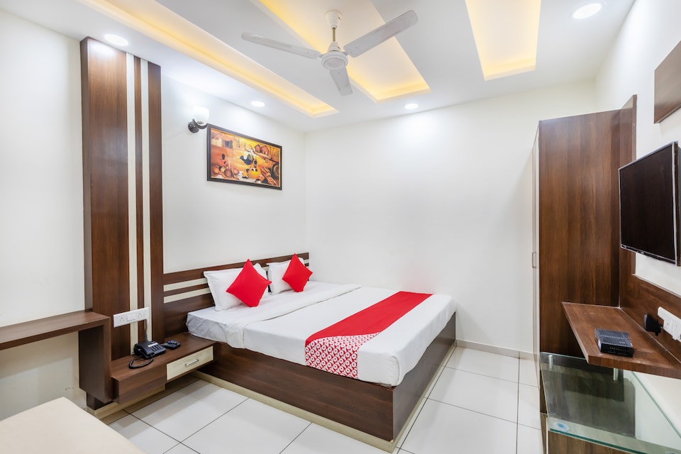 OYO 42068 Hotel Vinayak Palace, Hoshangabad, Hoshangabad