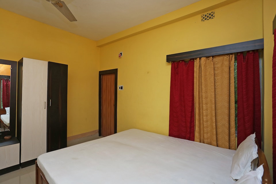 SPOT ON 42069 Hotel Srijan, Hazarduari, Berhampore