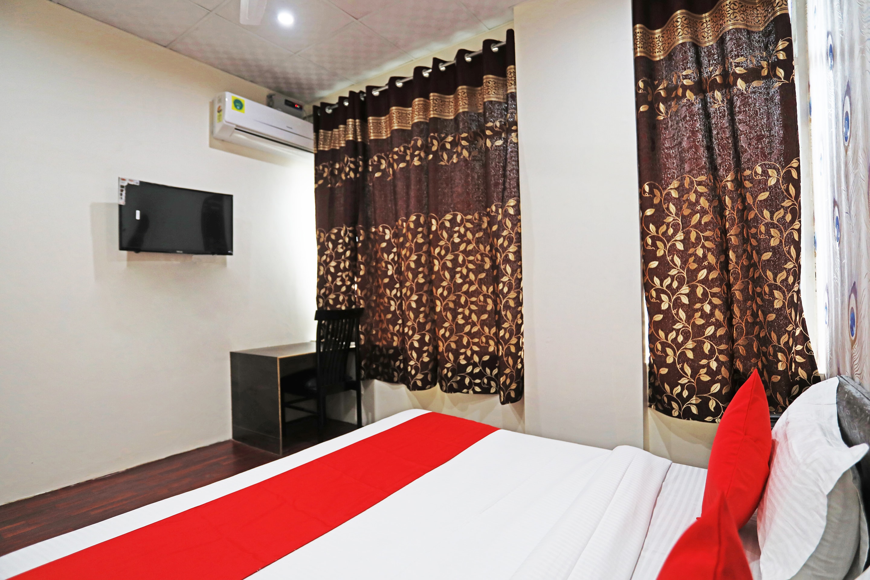 Hotel O Platinum Inn,,3 star