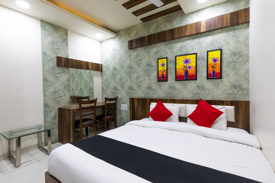Capital O 42081 Hotel Silk, Hoshangabad Road, Bhopal