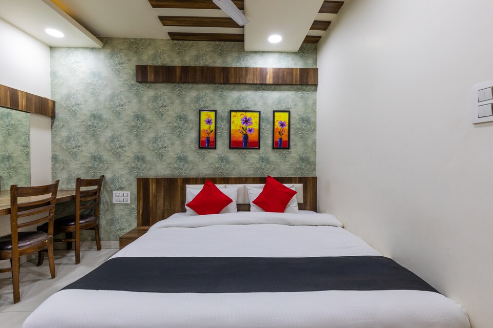 Capital O 42081 Hotel Silk, Hoshangabad Road, Bhopal