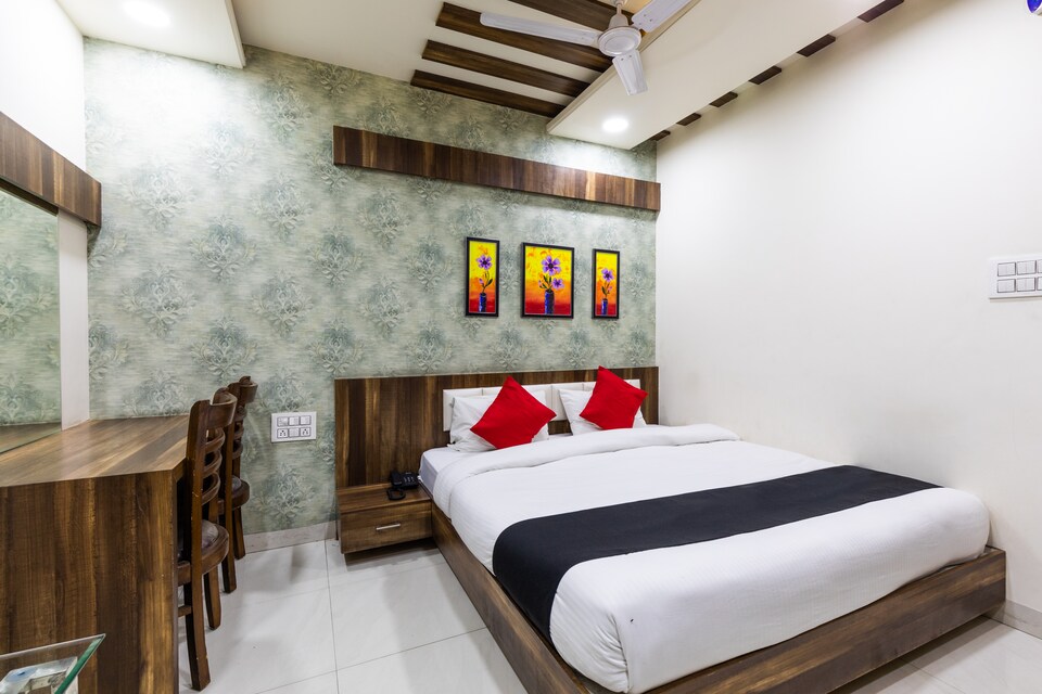 Capital O 42081 Hotel Silk, Hoshangabad Road, Bhopal