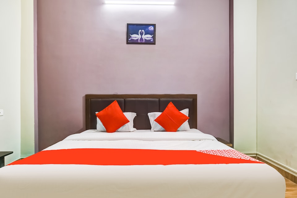 OYO 42100 Shivanjali Palace, Mahakal Temple 1, Ujjain