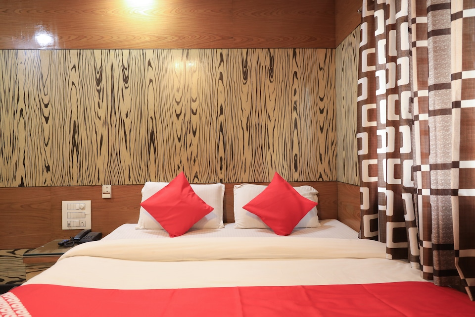 OYO Flagship 42122 Hotel Rahul Ganeshpeth Colony, Bus Stand Nagpur, Nagpur