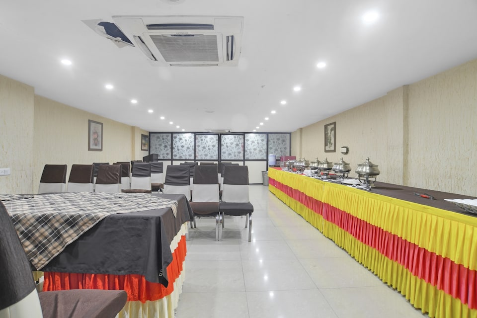 Super Townhouse Divya Palace, MG Road Indore, Indore