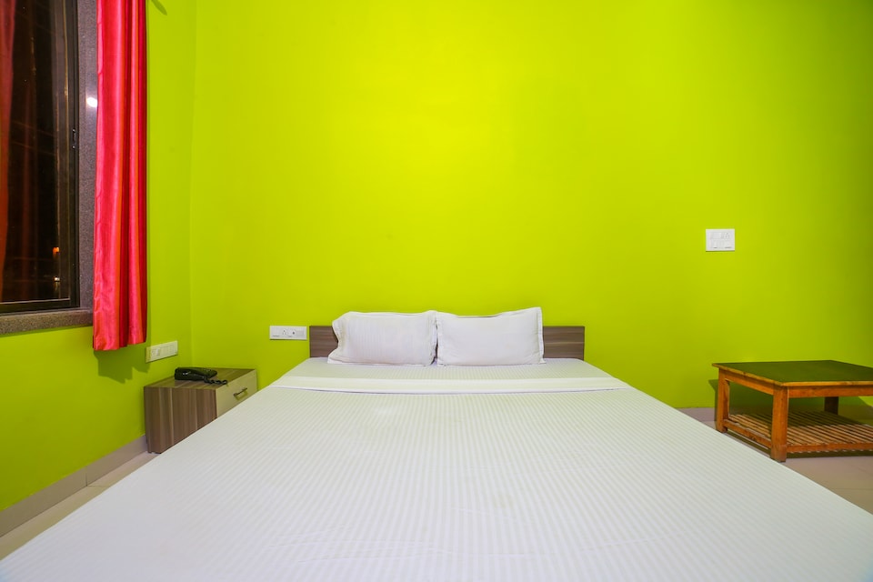 SPOT ON 42125 Hotel Raghu Palace, Reengus, Reengus