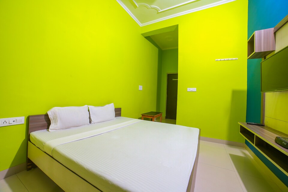 SPOT ON 42125 Hotel Raghu Palace, Reengus, Reengus