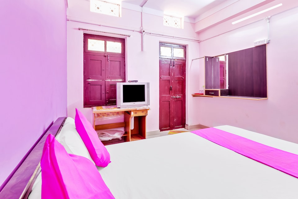 SPOT ON 42135 New Rayyan Lodge, Hospet, Hospet