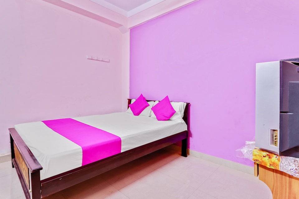 SPOT ON 42135 New Rayyan Lodge, Hospet, Hospet