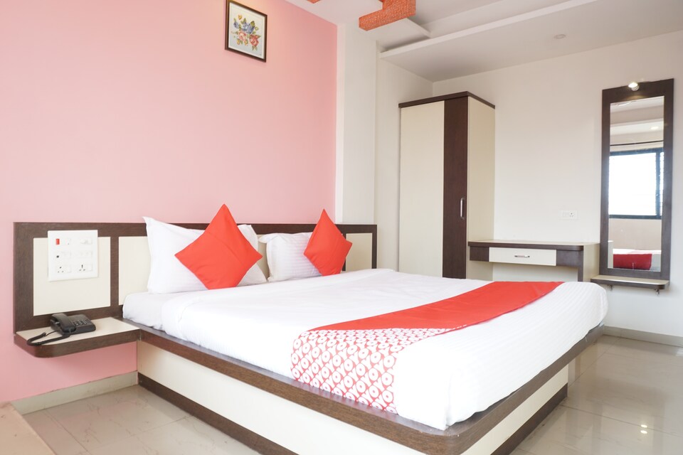 OYO 42225 Amruta Deluxe Executive Lodging, Katraj Khed Shivapur Pune, Pune
