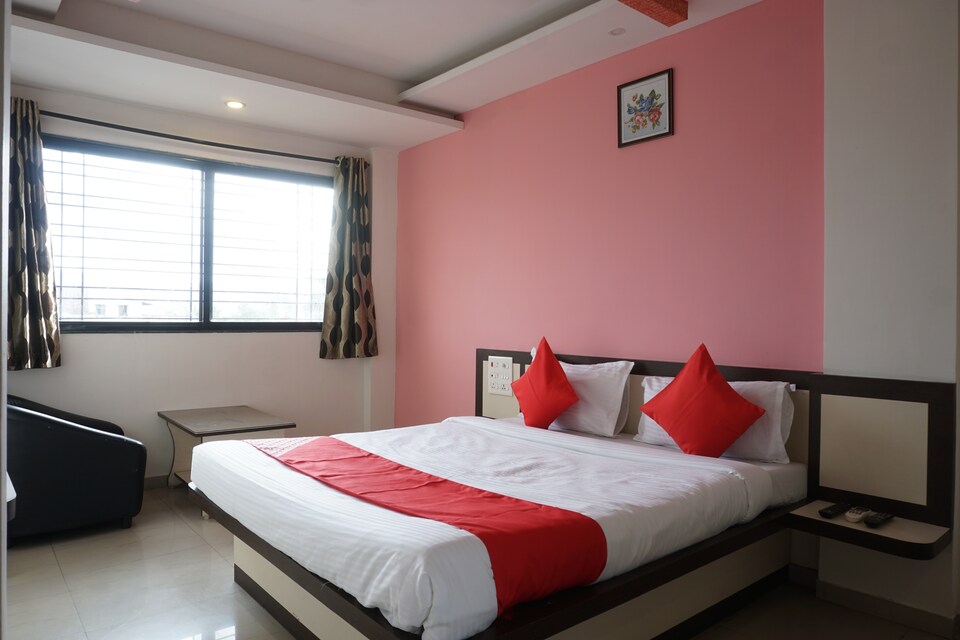 OYO 42225 Amruta Deluxe Executive Lodging, Katraj Khed Shivapur Pune, Pune