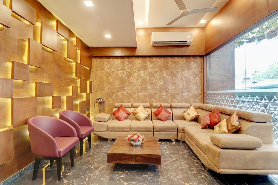Capital O 42226 Pine Tree Signature, Guindy Chennai, Chennai