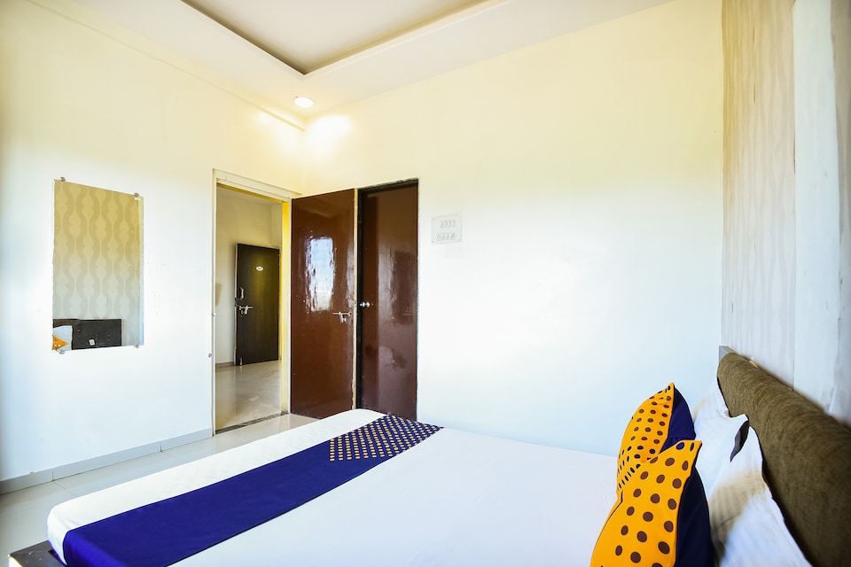 OYO 42238 Hotel Le Serene, Shirdi, Shirdi