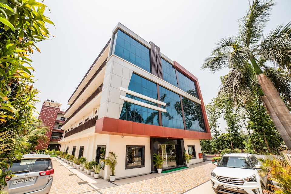 Capital O 42259 Hotel Vinayak Grand, Akbarpur, Akbarpur