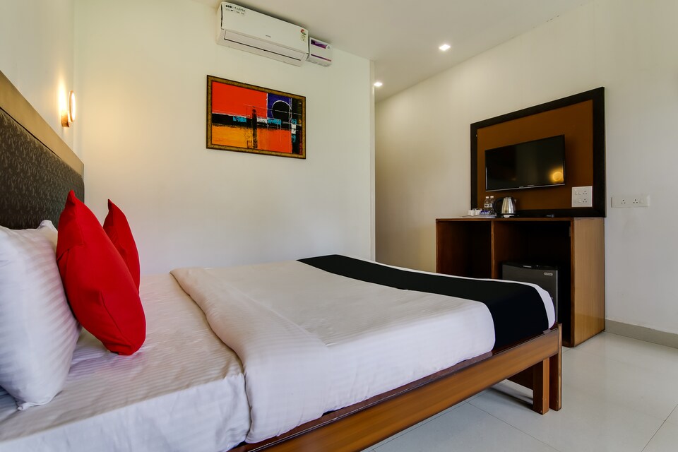 Capital O 42359 Maison Ocean Beach Resort, Ashwen Arambol Goa, Goa