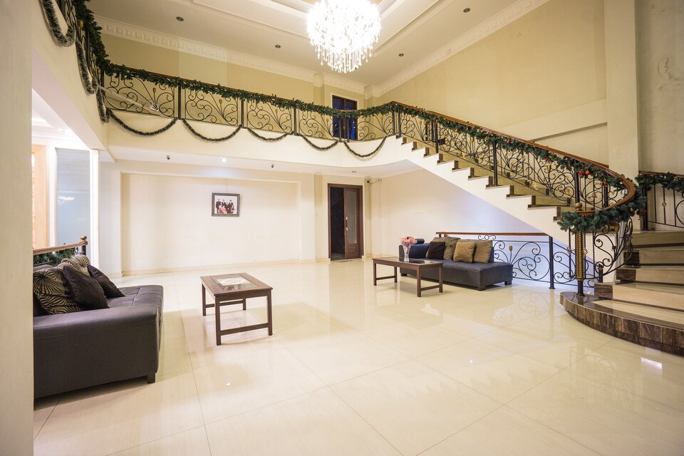 OYO 1062 Virginia Residence, Karombasan Kleak, Manado