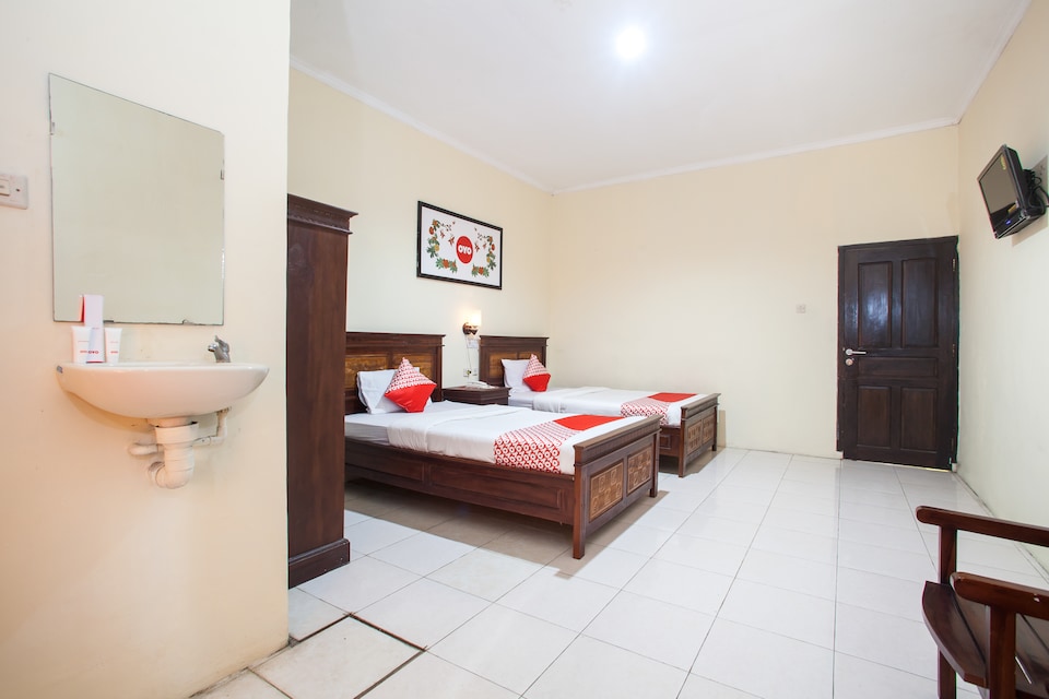 OYO 1069 Hotel New Rajawali, Pacitan, Pacitan