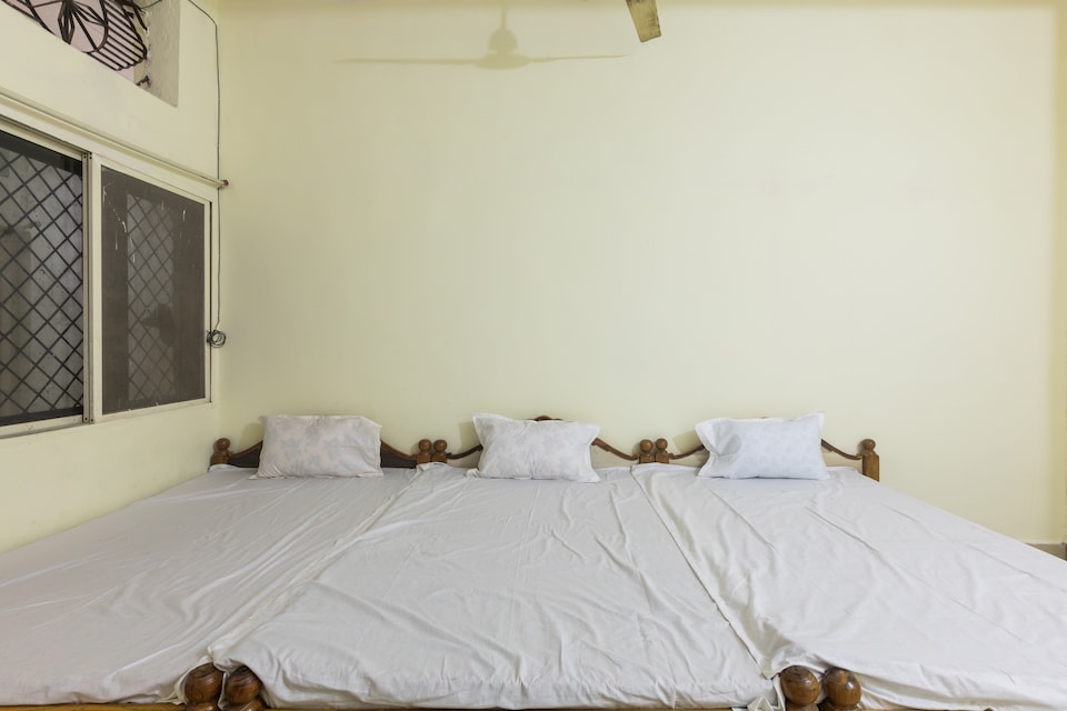 SPOT ON 42385 Purushottam Yatri Grah, Mahakal Temple, Ujjain