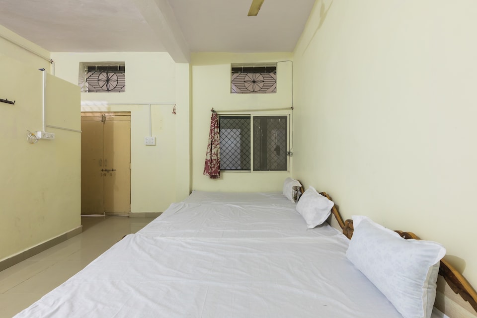 SPOT ON 42385 Purushottam Yatri Grah, Mahakal Temple, Ujjain