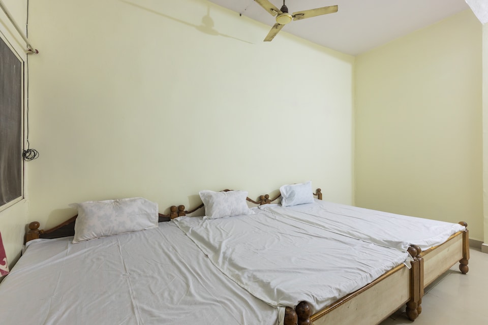 SPOT ON 42385 Purushottam Yatri Grah, Mahakal Temple, Ujjain