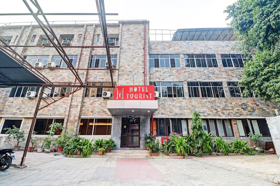 OYO  Capital O 664 Hotel Tourist, Paharganj Delhi, Delhi