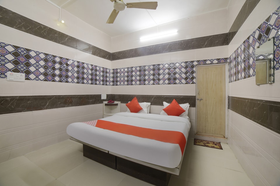OYO 42403 Hotel Rajmahel, Old Railway Station Jamnagar, Jamnagar