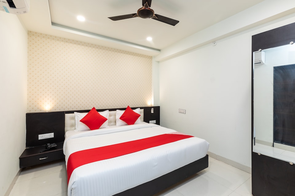 CAPITAL O 42608 Hotel A5, radission square, Indore