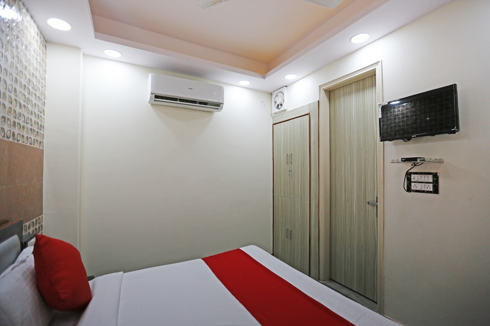 OYO 42515 Ayaan Guest House, Anand Vihar Delhi, Delhi