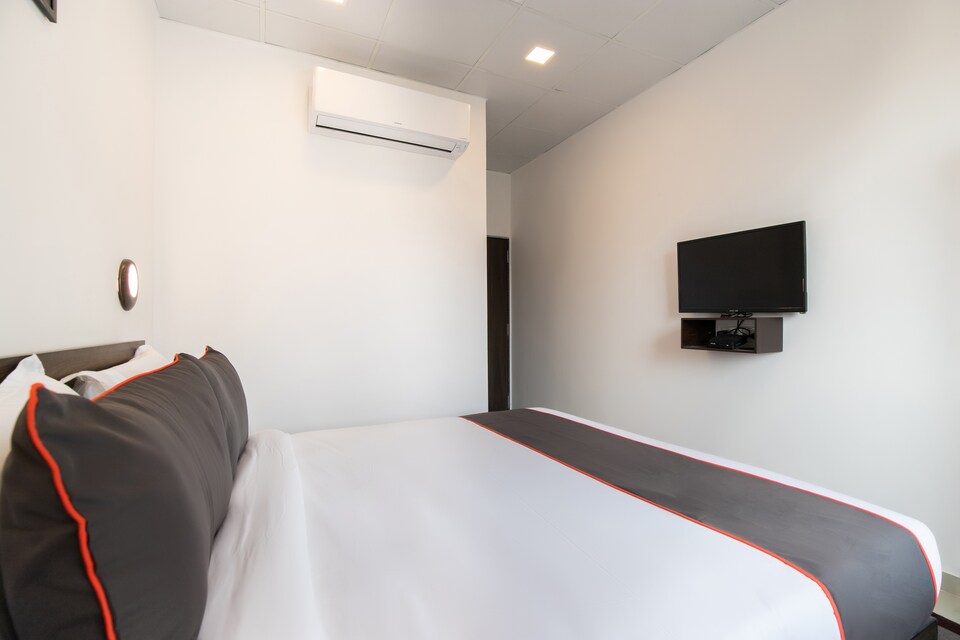 Collection O 42609 Gokul Solitaire VIP Rd, Airport Surat, Surat