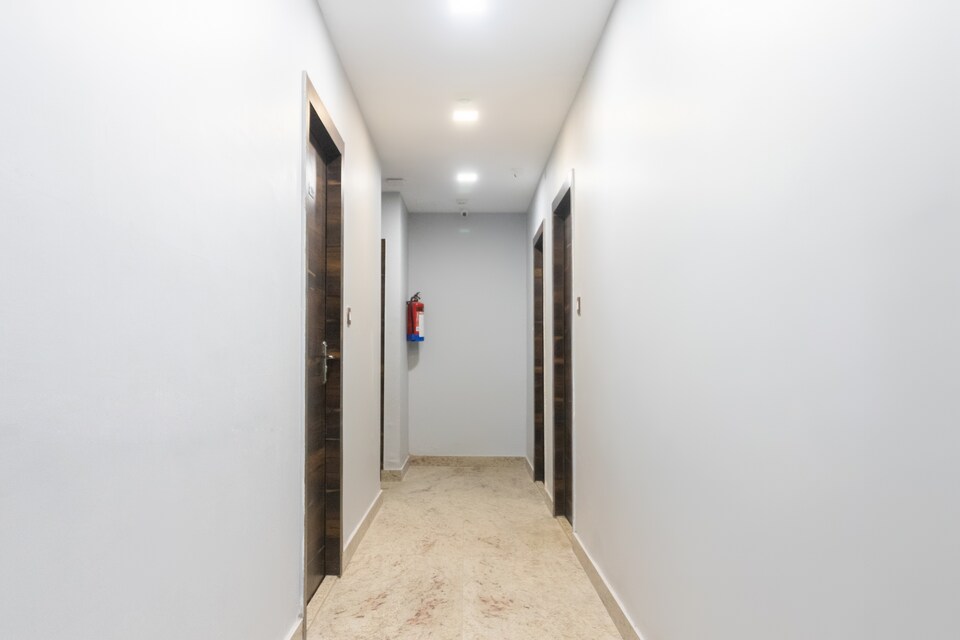 OYO SilverKey 42614 Mb International, Park Circus Kolkata, Kolkata