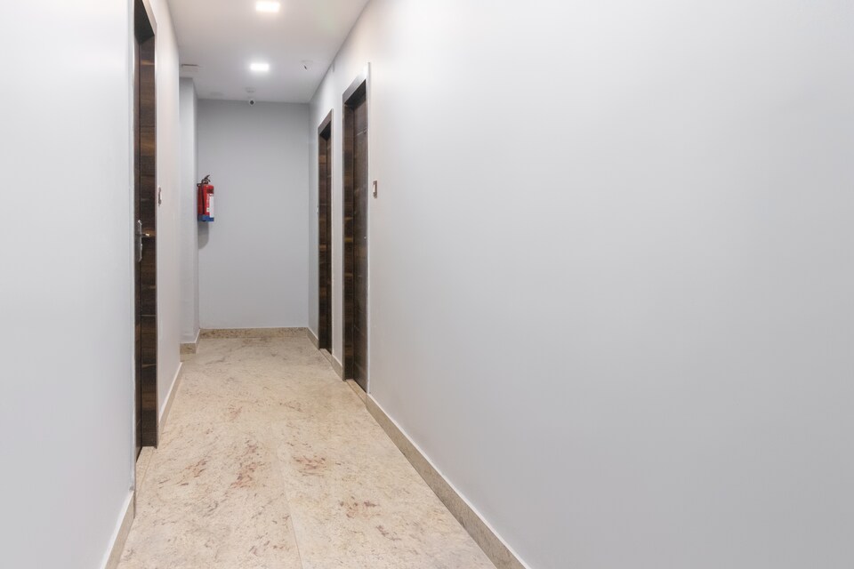 OYO SilverKey 42614 Mb International, Park Circus Kolkata, Kolkata