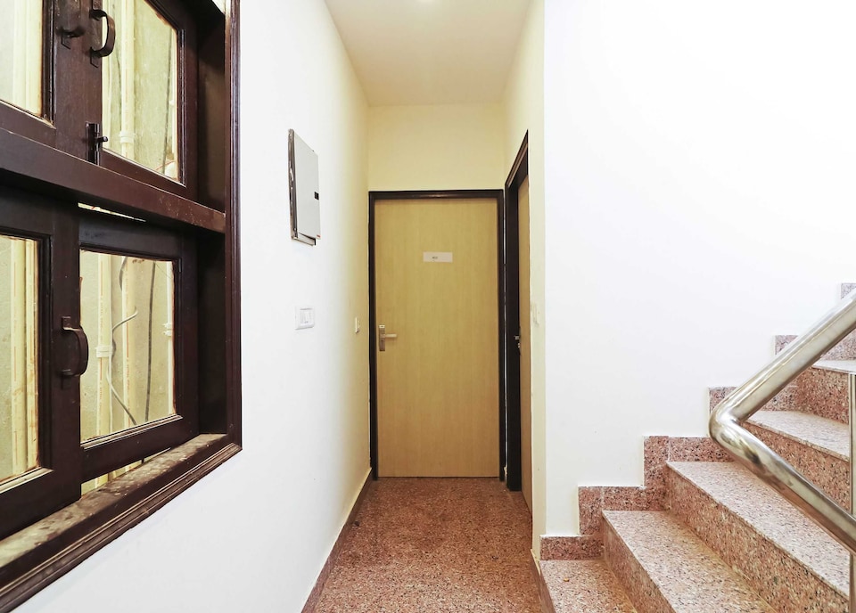 Hotel O Admiral Suites, Airport Delhi, Delhi Transit