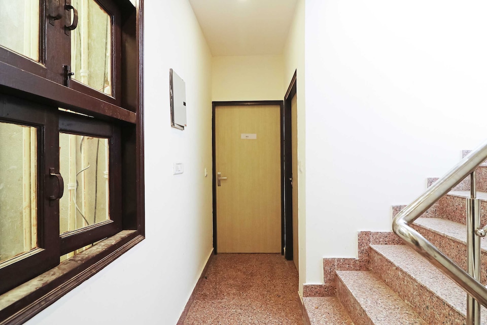 Hotel O Admiral Suites, Airport Delhi, Delhi Transit
