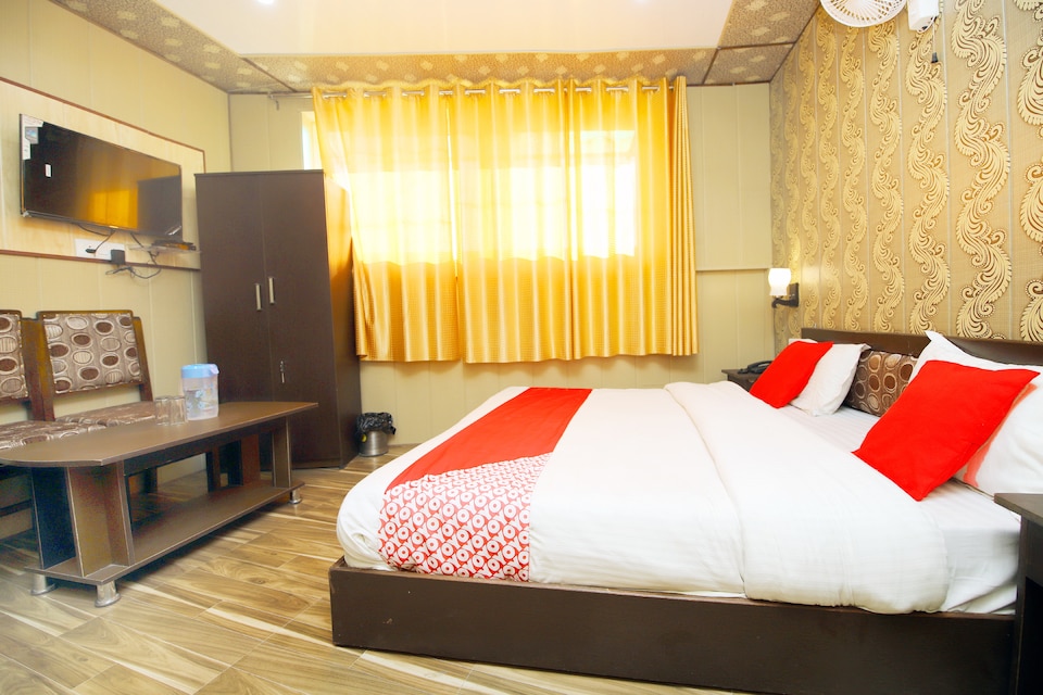 live on MUS442, Picture palace Mussoorie, Mussoorie